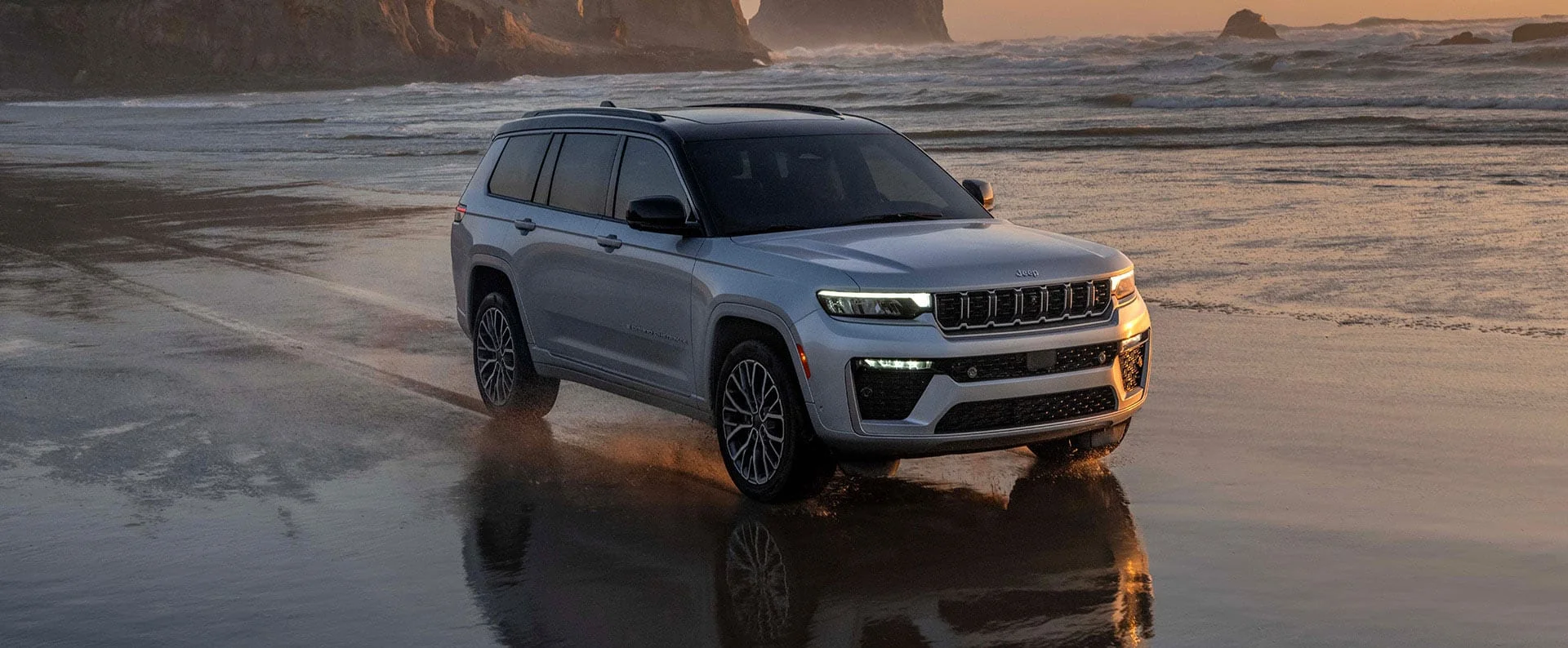 2026 Jeep Grand Cherokee main hero beauty image